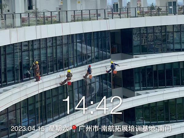 高空作業(yè)安全為先，專業(yè)操作確保無(wú)憂